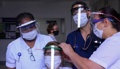 Así nos ven los medios... Personal médico de Medellín recibió donación de 2.100 escudos faciales